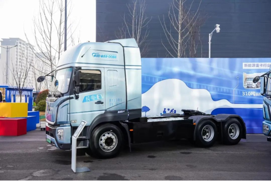 實(shí)力見證 | 多款新品首發(fā)，宇通重卡春季新品發(fā)布會(huì)隆重舉行