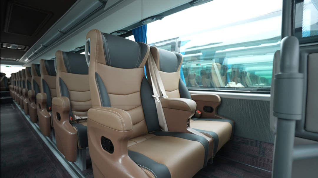 行業最大批量！宇通100輛高端旅游客車交付新疆