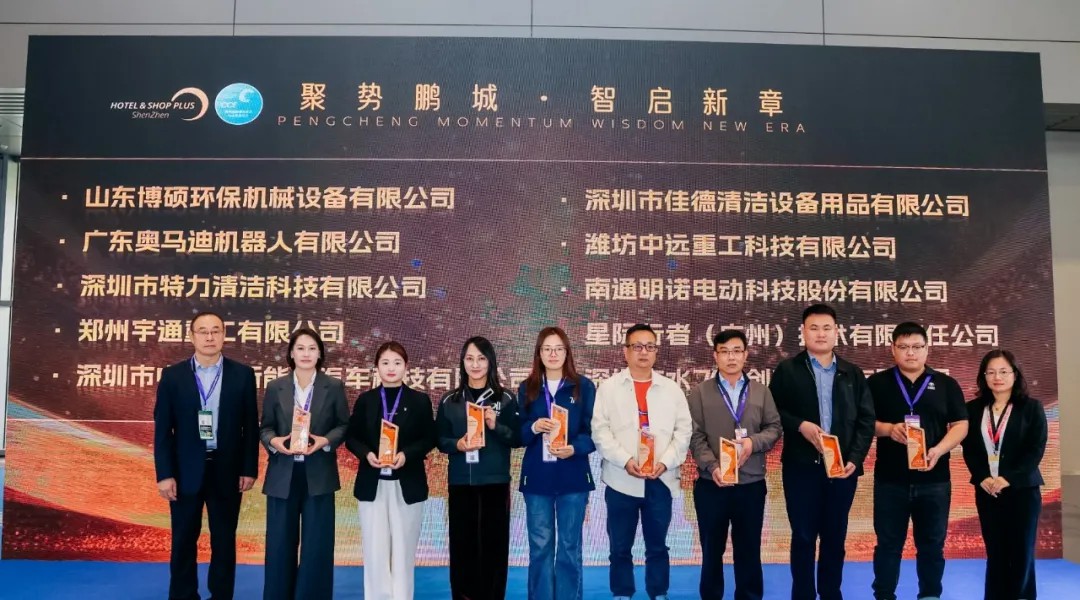 亮相2025深圳CCE展！宇通8噸純電密閉式桶裝垃圾車破解垃圾桶收運難題！