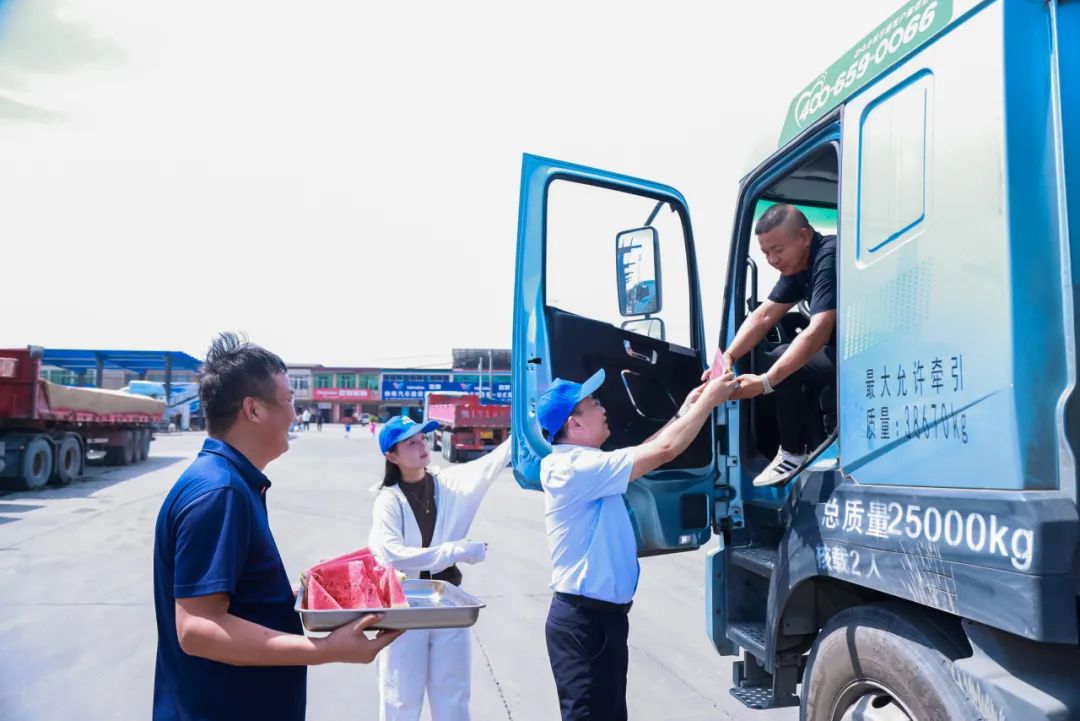 滿分服務丨八城聯動送關懷，宇通重卡在行動！