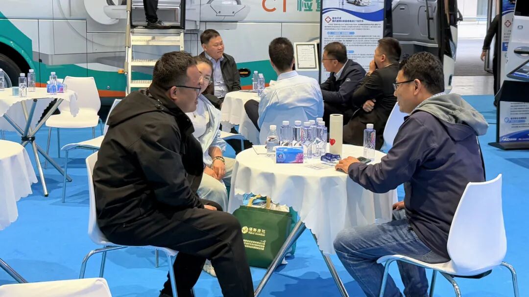 宇通醫(yī)療車亮相上海國際醫(yī)博會，實力詮釋移動醫(yī)療新價值