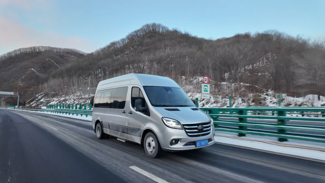 定制客運(yùn)新模式！宇通天駿“燃擎”北國(guó)冰城