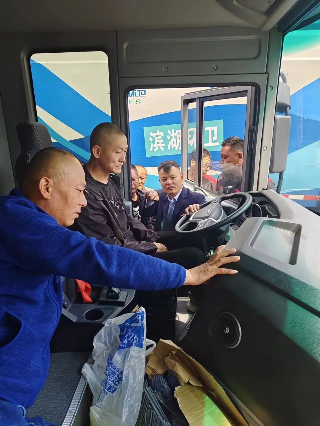 清涼一夏,宇您同行┃宇通環(huán)衛(wèi)2024年空調(diào)巡檢服務(wù)活動正式啟動 清涼一夏,宇您同行┃宇通環(huán)衛(wèi)2024年空調(diào)巡檢服務(wù)活動正式啟動