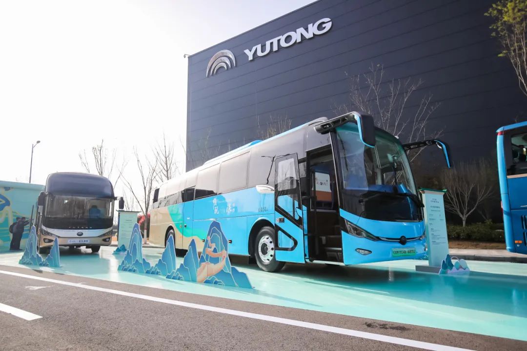 宇通上新季丨大運力超能巴士助力旅游經濟一路“繁花”