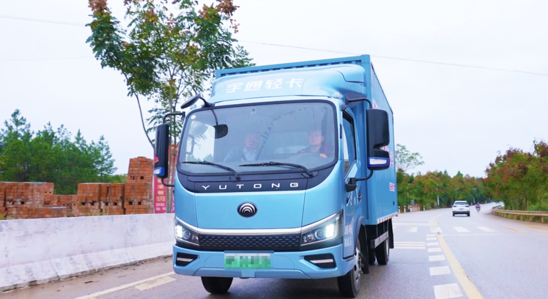 打通“快遞進村”最后一公里，宇通輕卡幫李老板拓寬致富路！