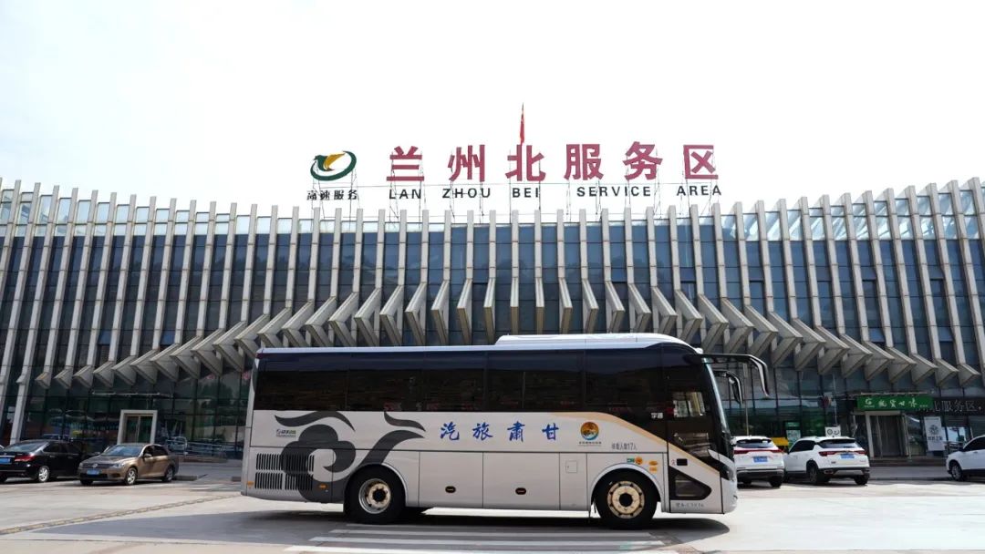 國(guó)風(fēng)車奔赴絲綢路！宇通攜手甘肅旅汽打造西北高端游