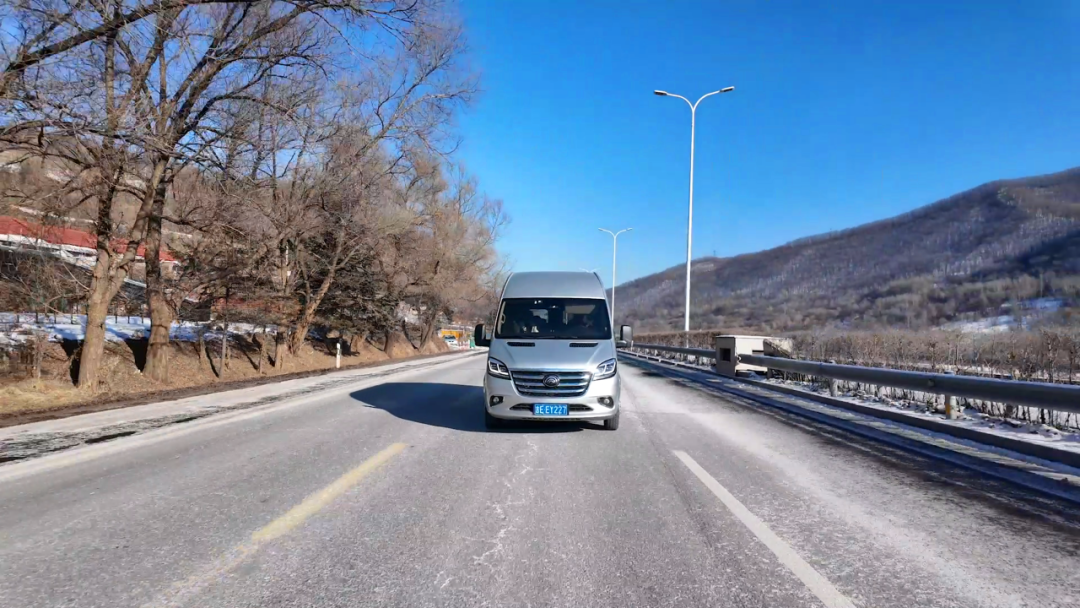 定制客運(yùn)新模式！宇通天駿“燃擎”北國(guó)冰城