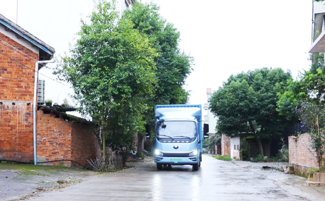 打通“快遞進村”最后一公里，宇通輕卡幫李老板拓寬致富路！