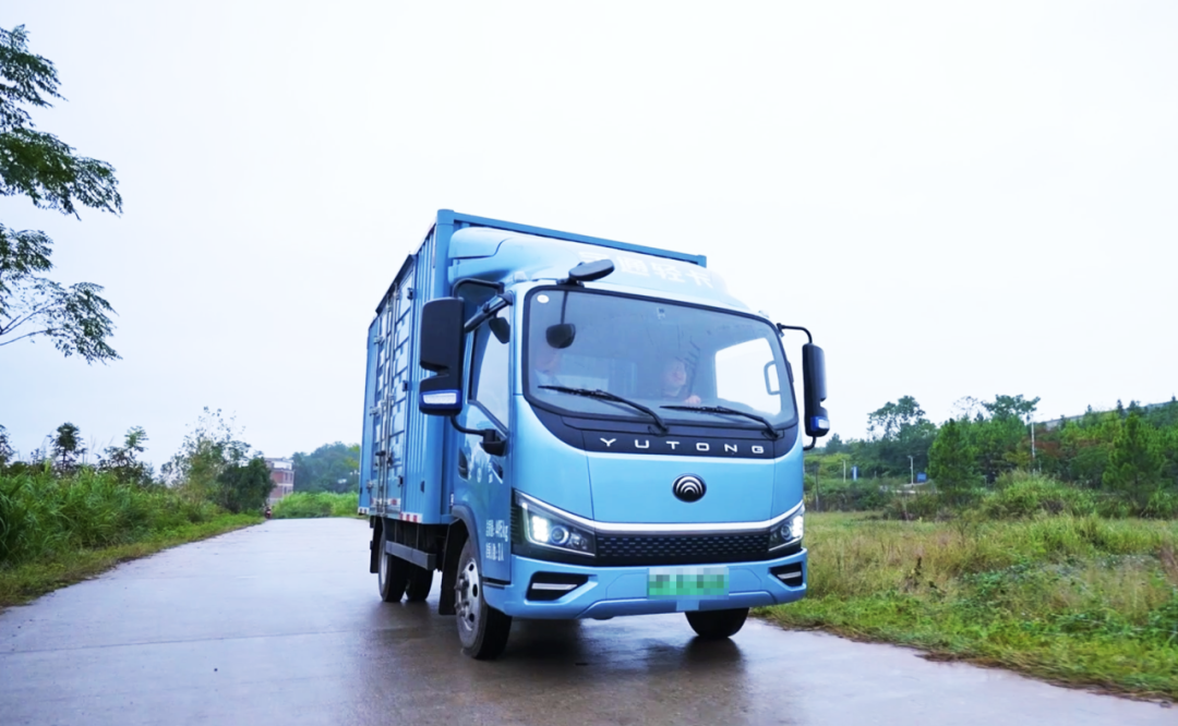 打通“快遞進村”最后一公里，宇通輕卡幫李老板拓寬致富路！