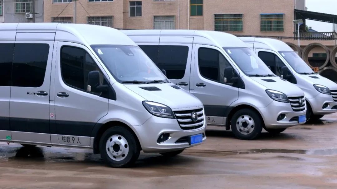 萬年亞旅攜手宇通天駿,“讓老鄉們出門兒都能坐上好車”! 圖片