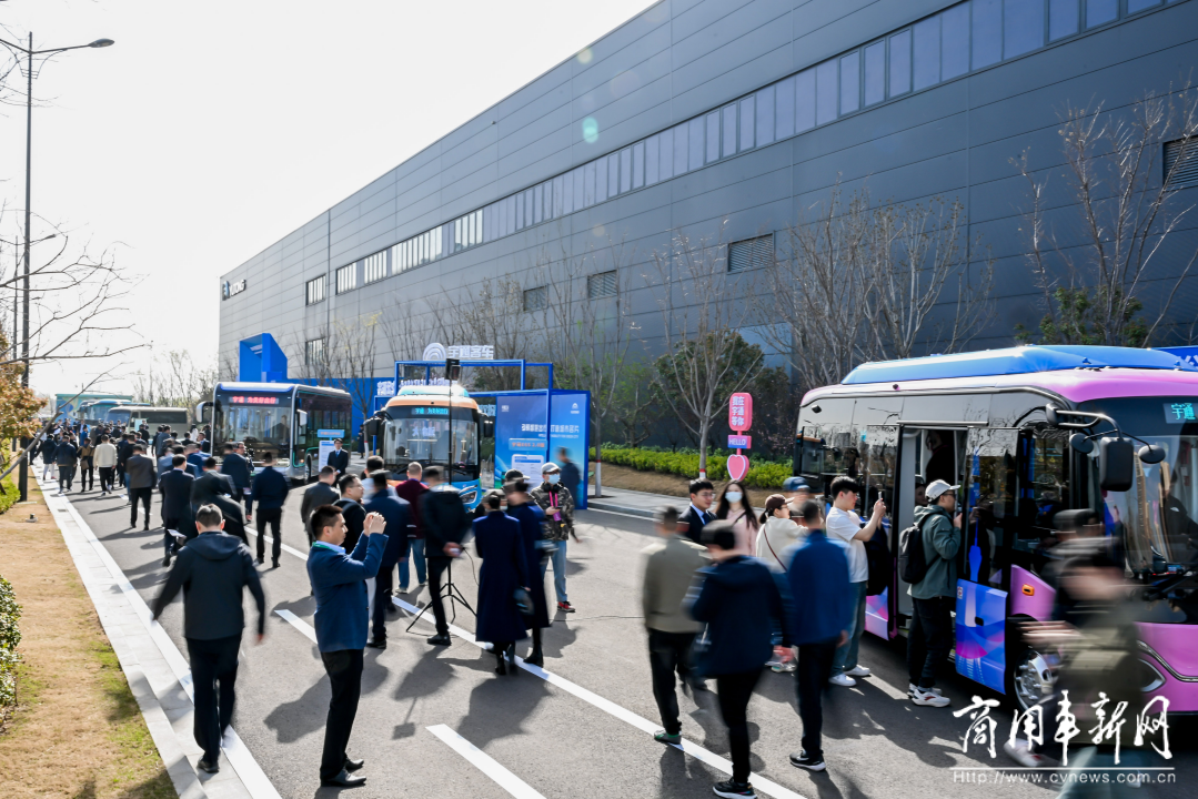 以技術(shù)創(chuàng)新打造長(zhǎng)遠(yuǎn)競(jìng)爭(zhēng)力,宇通新能源商用車全系新品發(fā)布會(huì)舉行 以技術(shù)創(chuàng)新打造長(zhǎng)遠(yuǎn)競(jìng)爭(zhēng)力,宇通新能源商用車全系新品發(fā)布會(huì)舉行