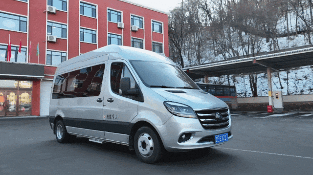 定制客運(yùn)新模式！宇通天駿“燃擎”北國(guó)冰城