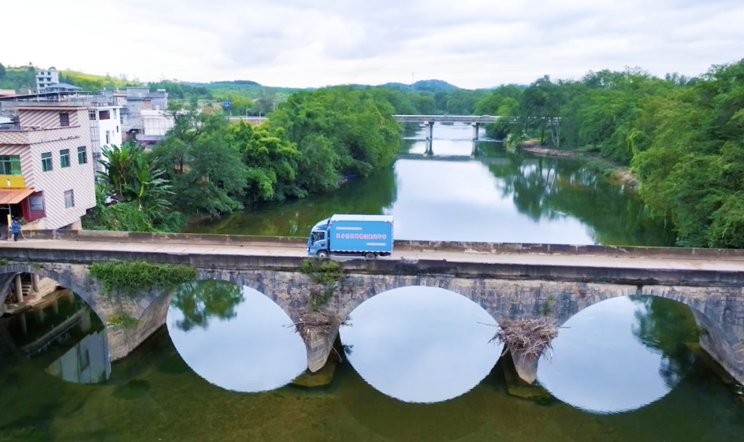 打通“快遞進村”最后一公里，宇通輕卡幫李老板拓寬致富路！