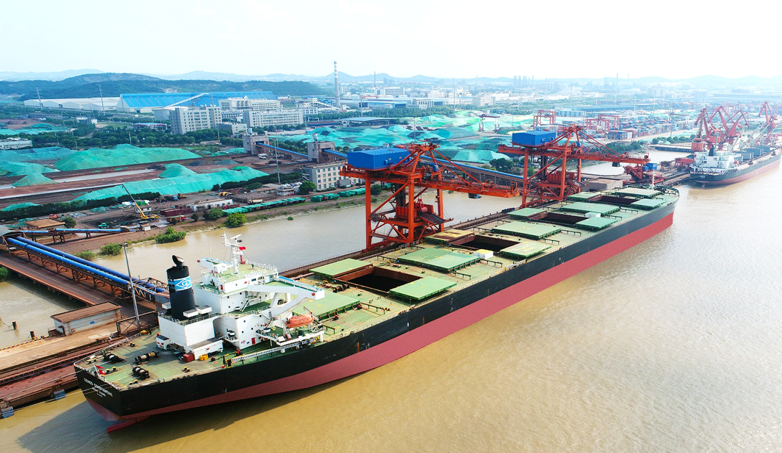 “零碳”車輛賦能綠色港口建設，宇通新能源環衛車批量交付江蘇鎮江