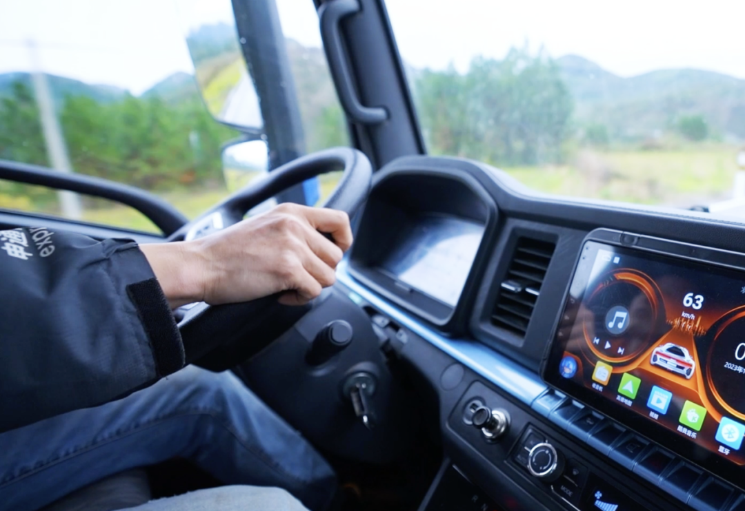 打通“快遞進村”最后一公里，宇通輕卡幫李老板拓寬致富路！